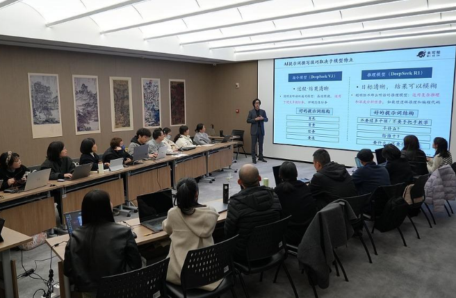 青年夜校课上新了，点亮职场新技能灯塔
