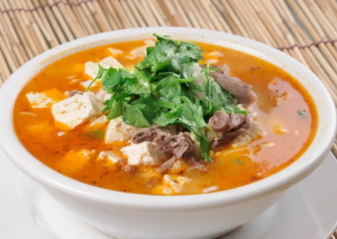 羊肉炖豆腐：冬日里的温暖滋味