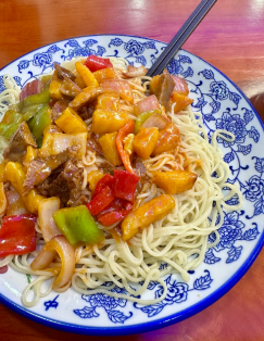 红烧牛肉拌面：一碗面的传承与创新