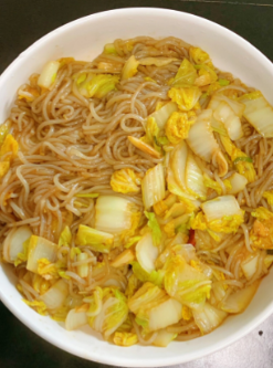 白菜粉丝煲：家常菜的温馨与创意